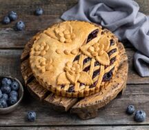 Ржаной пирог с черникой и креметте