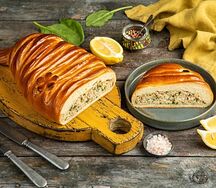 Пирог с красной рыбой и шпинатом