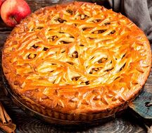 Открытый пирог с яблоком и корицей