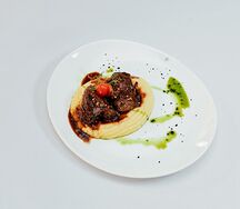Говяжьи щёчки с картофельным пюре