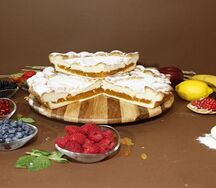 Сдобный пирог с яблоком и абрикосом