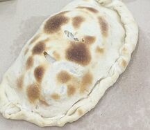 Кальцоне с грибами и ветчиной