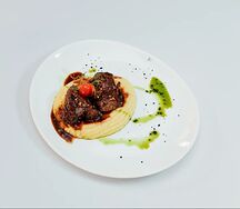 Говяжьи щёчки с картофельным пюре