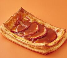 Флэт с яблоком и карамелью