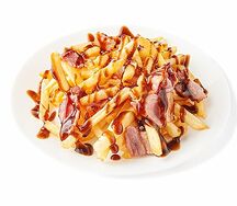 Картофель фри с беконом и сыром