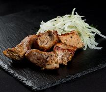 Шашлык из cвинoй шейки с лавашом
