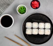 Ролл с крабом и сыром