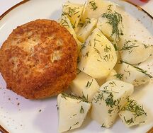 Рыбная рубленая котлета с отварным картофелем