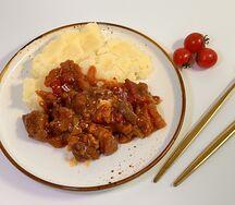 Свинина в кисло-сладком соусе с картофельным пюре