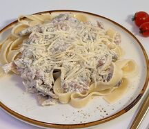 Феттуччине с ветчиной и грибами