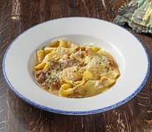 Папарделле с белыми грибами и говяжьими щечками