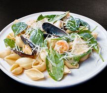 Конкилье ригате с морепродуктами 