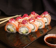 Ролл Флейм фиш с луком бриз