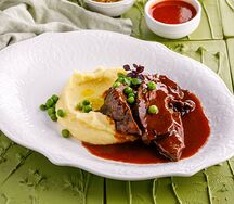 Томленые говяжьи щеки с пюре