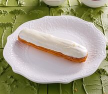 Эклер ванильный