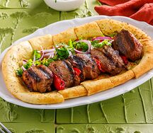 Седло ягненка на пряной лепешке