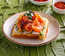 Брускетта с лососем