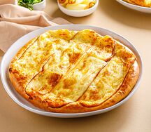 Хачапури с копчёным сыром сулугуни