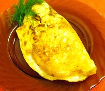 Омлет, фаршированный ветчиной и овощами
