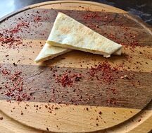 Сырная лепешка