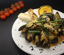 Голубые мидии под соусом том ям