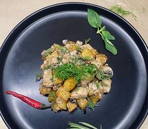 Курица в сливочном соусе с картофелем