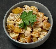 Курица в сливочном соусе с картофелем