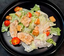 Салат Цезарь с курицей