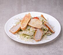 Салат Цезарь с курицей