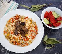 Плов по-узбекски с салатом 