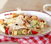 Салат Цезарь с курицей
