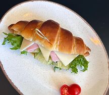 Круассан с ветчиной и сыром