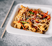 Wok c креветками и овощами