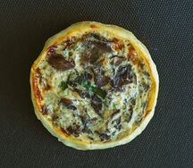 Удмуртские перепечи с картофельным пюре и грибами