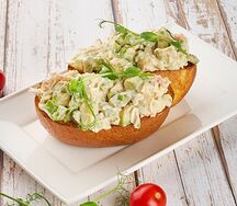 Брускетты с крабом и авокадо