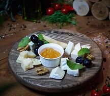 Ассорти мягких и выдержанных сыров 