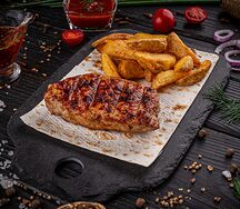 Стейк из свинины с картофельными дольками