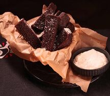 Хрустящие гренки с чесночным соусом