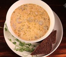 Сливочная уха из лосося