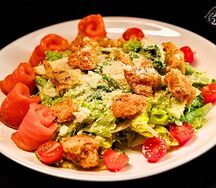 Цезарь с атлантическим лососем