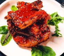 Запеченные свиные ребрышки в соусе BBQ