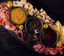 Ассорти премиальных деликатесов