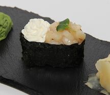 Гункан с тартаром из масляной рыбы
