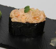 Гункан из масляной рыбы