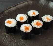 Маки с лососем