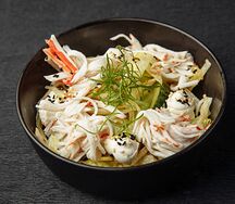 Салат с крабом и соусом терияки-лайм