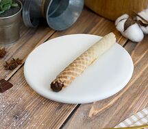 Вафельная трубочка со сгущенкой