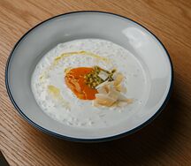 Каша рисовая на кокосовом молоке с маракуйей и манго