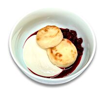 Сырники Вишня и сметана