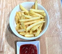 Картошка фри с кетчупом